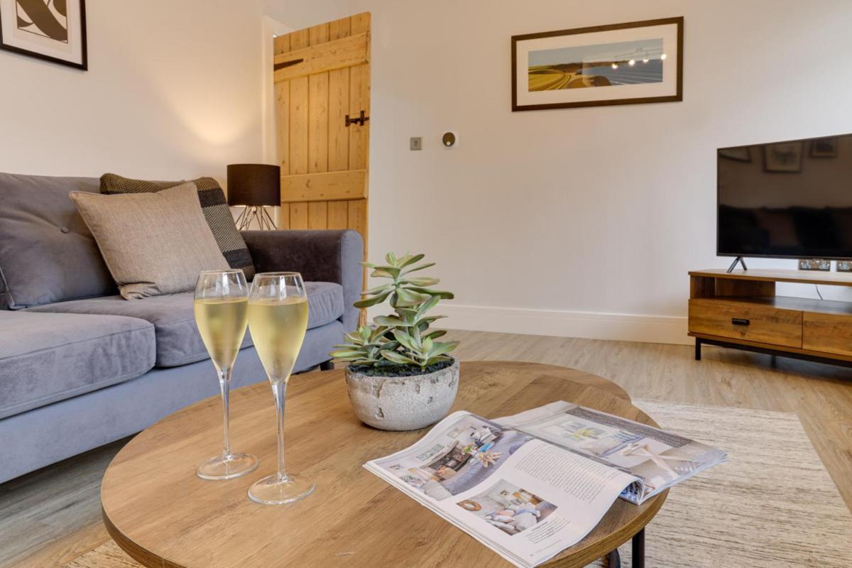 Beam End Snainton - Modern 2-Bedroom Stone Cottage Exterior foto